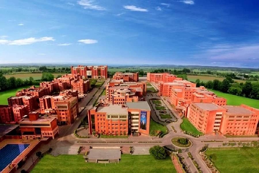 Amity University Noida hiring for Assistant Professor and Associate Professor posts