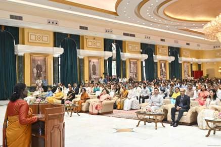 President Murmu urges students to extend Raksha Bandhan values of love, care to environment