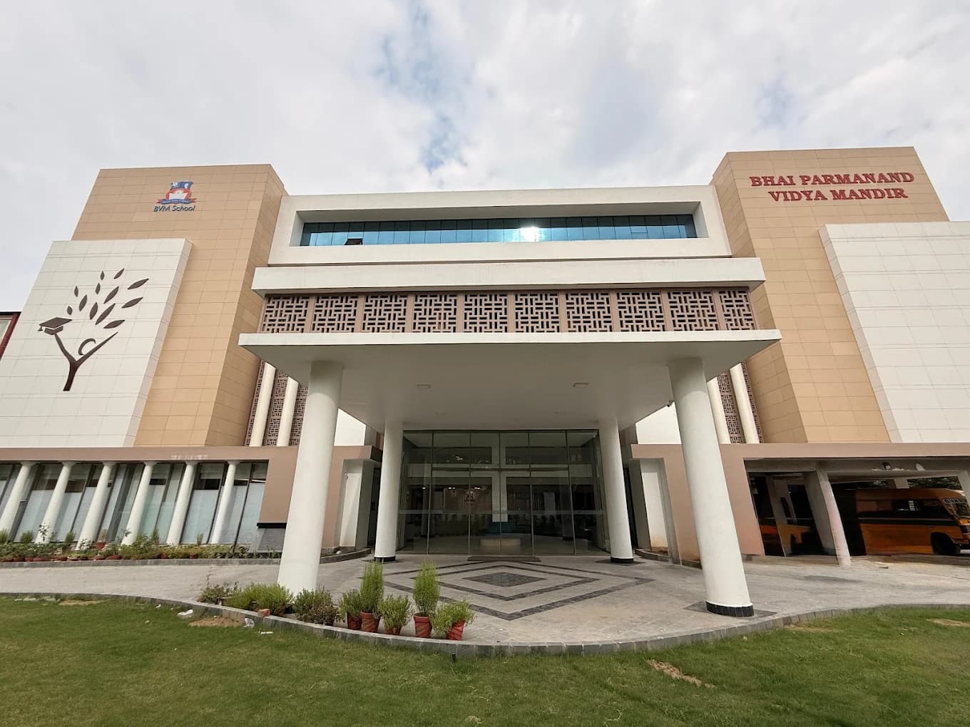 Bhai Parmanand Vidya Mandir hiring teachers