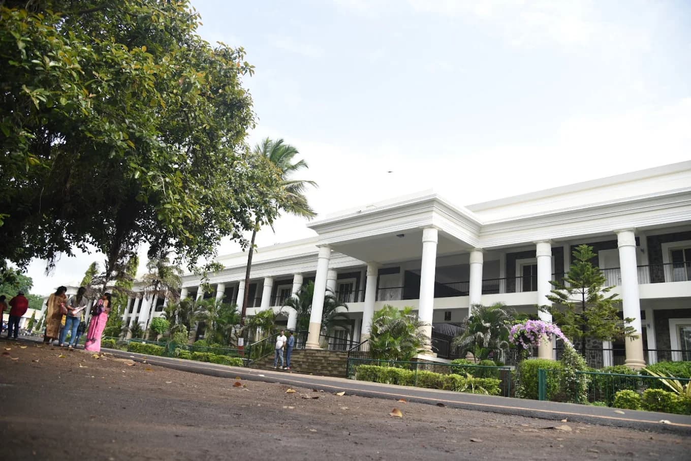 Barnes School & Junior College hiring HR Executive